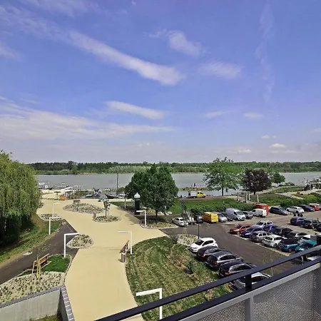 Donaublick Mit Terrasse